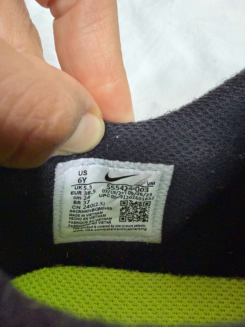 Nike Air Max 2013 (GS) "Black Volt" – Youth/Grade School Size 6Y - Picture 7 of 8